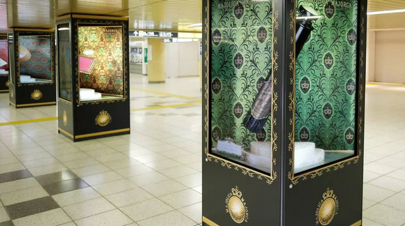 資生堂的戀愛(ài)魔鏡互動(dòng)廣告。