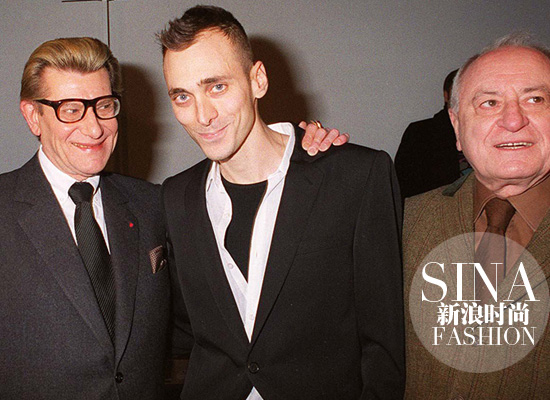 Yves-Saint-Laurent、Hedi-Slimane、Pierre-Bergé在Dior后臺的合影