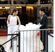 井柏然，馬思純徘徊在戛納紅毯門口