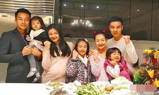 大S孕后久違現(xiàn)身，與小S一家齊聚