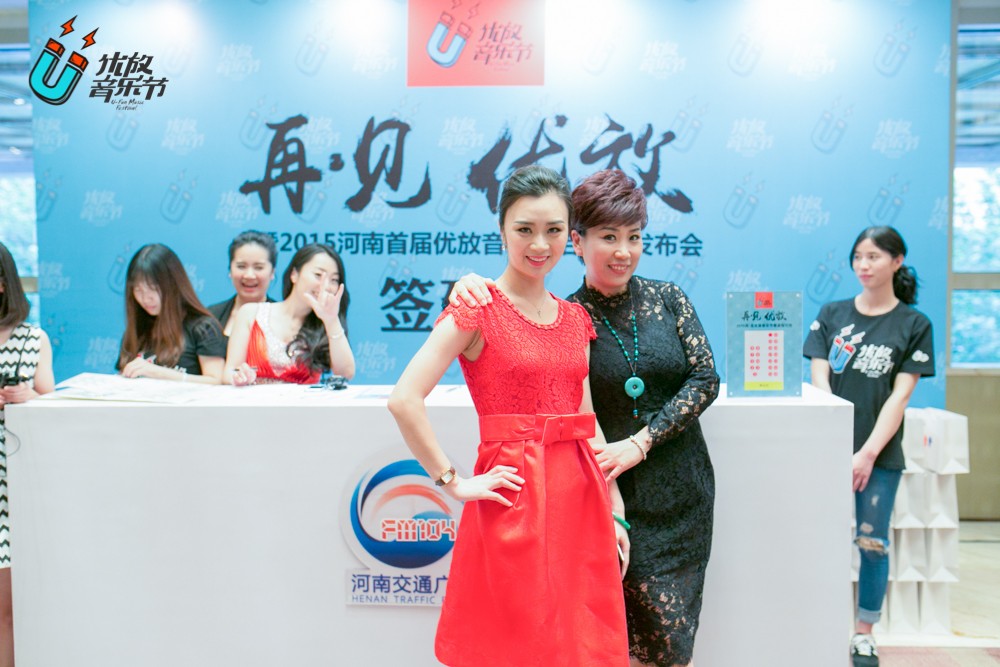 貼心的南方姐姐和美女主播小佩，海洋是不是每天都要流口水呀！