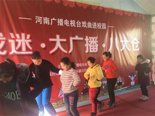 “戲曲進校園”活動舉行 弘揚傳統(tǒng)文化 感受戲曲魅力