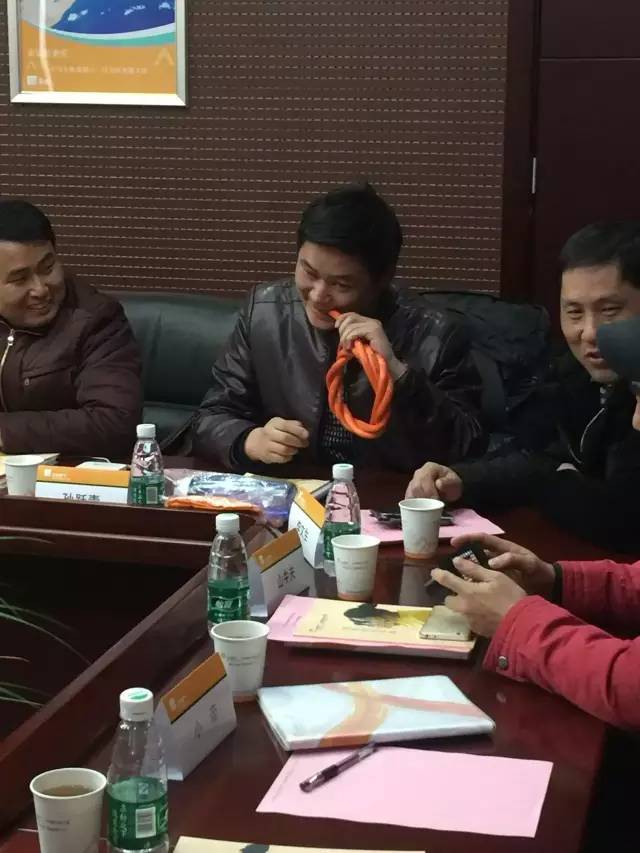 小編想問(wèn)一下咬膠管的孫老師，優(yōu)質(zhì)膠管的口感如何呢？