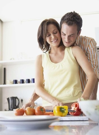 反其道而行，也對(duì)他若即若離