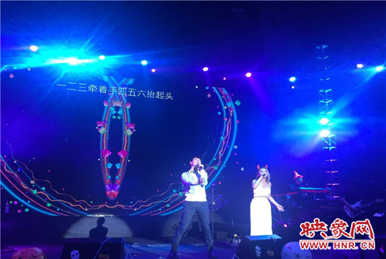 丁當(dāng)現(xiàn)場分享了她的代表曲目，《猜不透》全場大合唱，歌手嚴(yán)爵充分展現(xiàn)創(chuàng)作型歌手的特點。