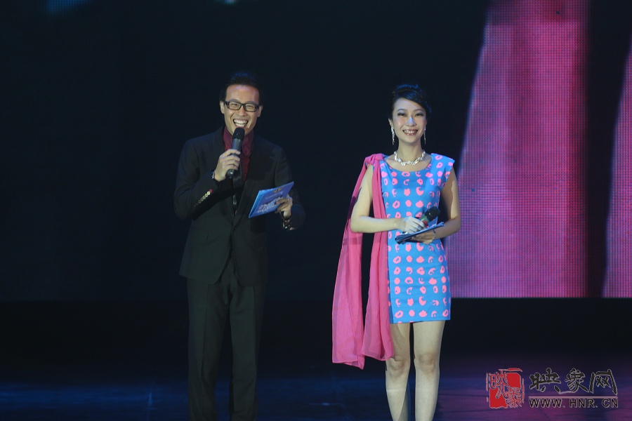 現場主持人雨晨、小糖