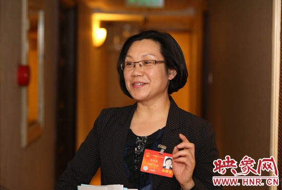 全國人大代表、商丘市實驗小學校長高阿莉做客映象網(wǎng)兩會微視。