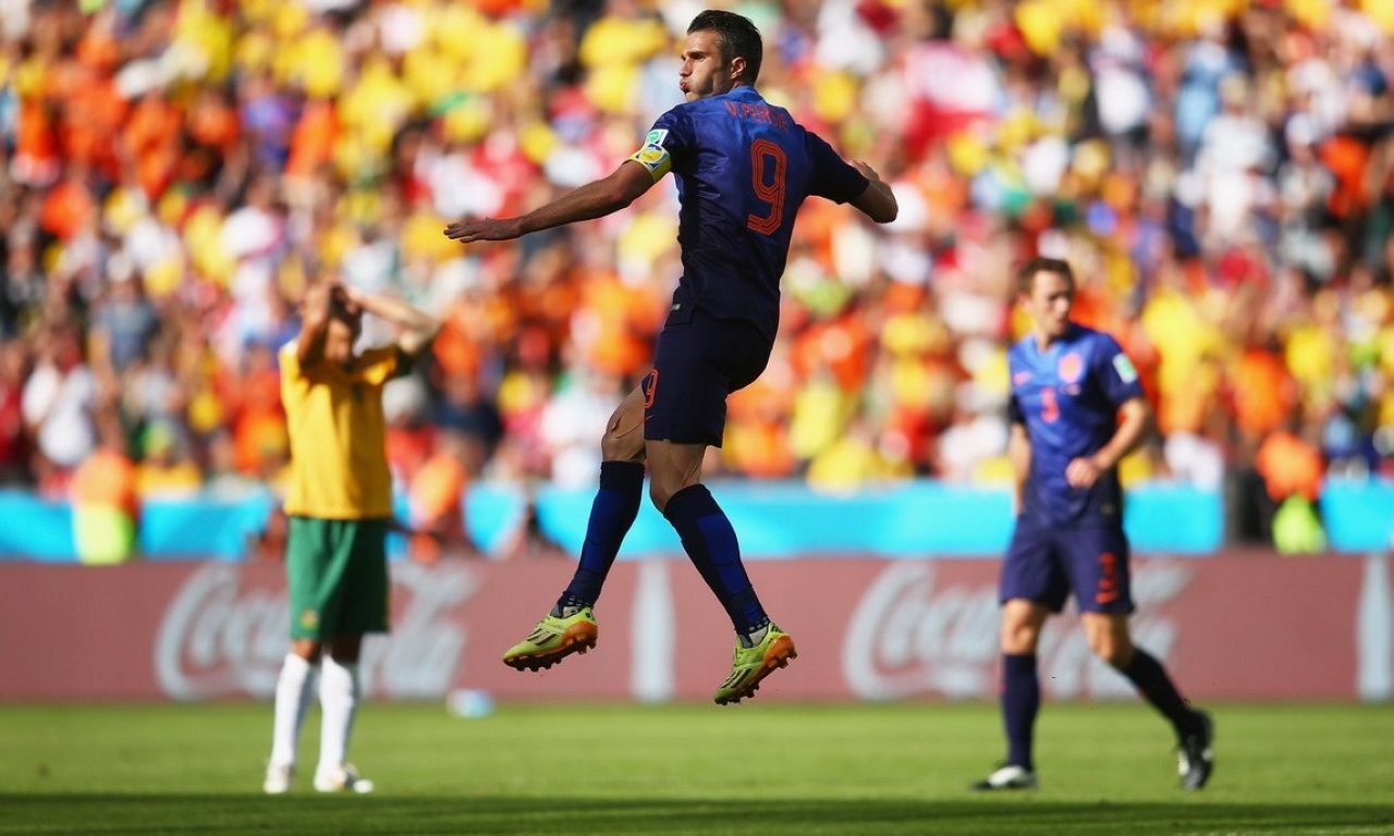 但由于范佩西將在最后一輪的比賽中停賽，進(jìn)球的重任也完全落在了羅本的肩上