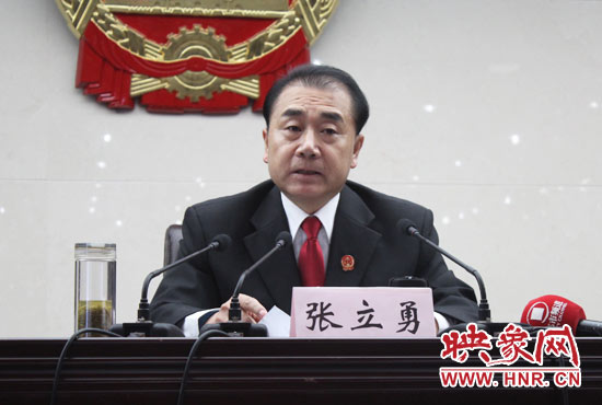 省高院院長張立勇說，全省法院一定要堅定為農(nóng)民工討薪的立場不動搖