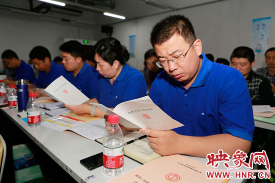 5月15日上午，全國(guó)總工會(huì)送教到基層-富士康工會(huì)干部（河南站）培訓(xùn)班在富士康鄭州科技園開(kāi)班。