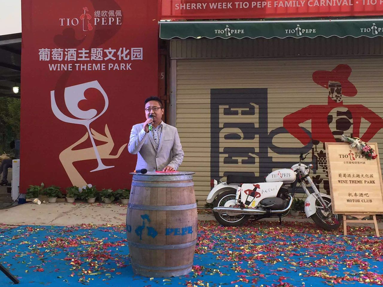 我們的巖歐巴出場嘍！真的是迷倒臺(tái)下一片！