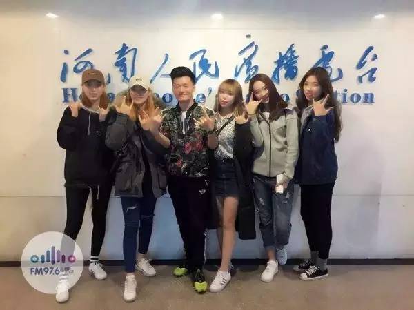 路飛終于體驗(yàn)了一回“他在叢中笑”的感覺(jué)！