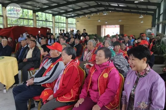 臺(tái)上展風(fēng)采，臺(tái)下笑開(kāi)懷