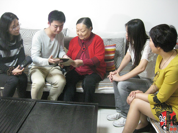 央視戲曲頻道、河南電臺(tái)戲曲廣播記者聯(lián)合采訪馬金鳳