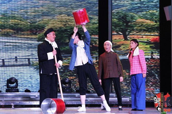 第五場(chǎng)，素雅青年豫劇團(tuán)徐國(guó)言飾老支書