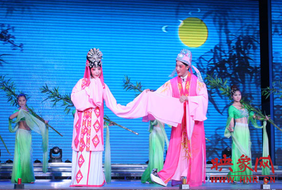 豫劇《必正與妙?！匪季d綿恨綿綿　演唱者：木子　池城