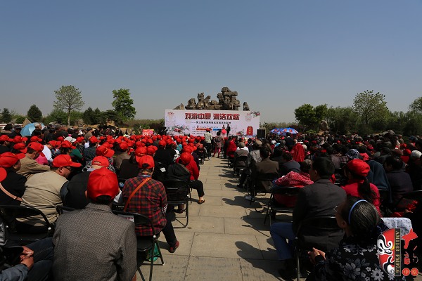 現(xiàn)場坐滿了來自鄭州、洛陽以及洛陽周邊縣市的戲迷朋友