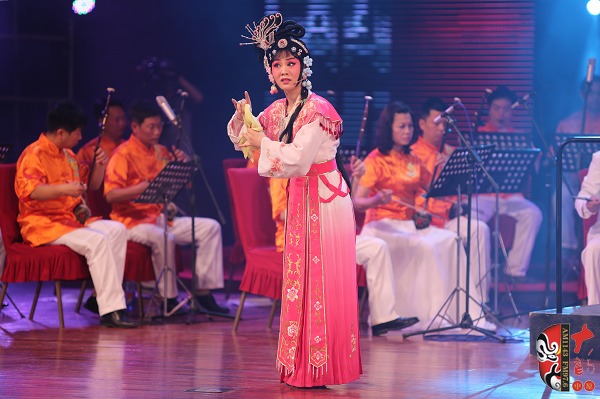 《拷紅》選段“耳旁邊忽聽(tīng)得金雞三唱”