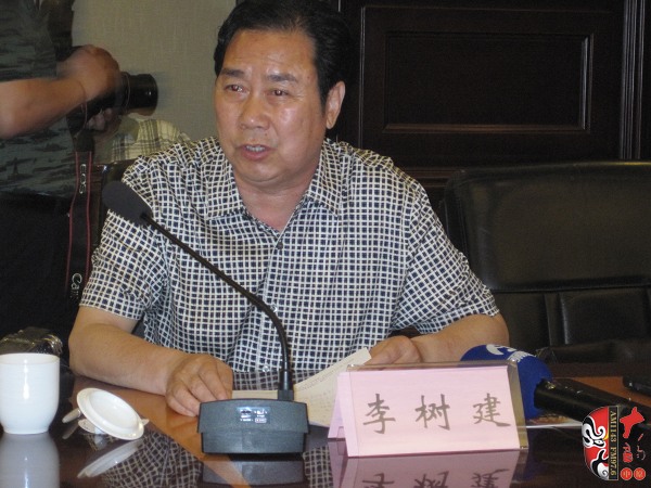 中國(guó)劇協(xié)副主席、河南省劇協(xié)主席、河南豫劇院院長(zhǎng)李樹(shù)建
