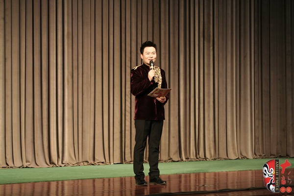 主持人：著名戲曲節(jié)目主持人、河南電臺(tái)戲曲廣播“當(dāng)家小生”月陽(yáng)