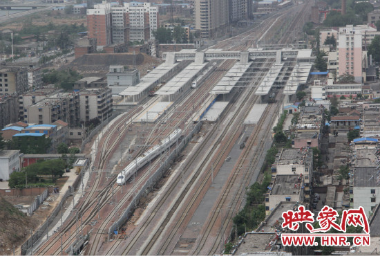 本次運(yùn)行試驗(yàn)由2列CRH2A型動(dòng)車組擔(dān)當(dāng)，計(jì)劃試驗(yàn)速度為每小時(shí)200公里。