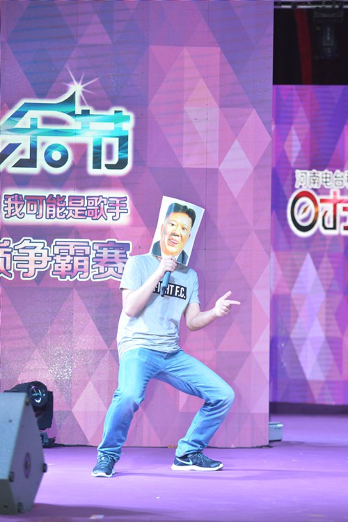 不過隨后的阿強老師現(xiàn)場傳授RAP教程，同樣不遜于老楊呢?。? complete=