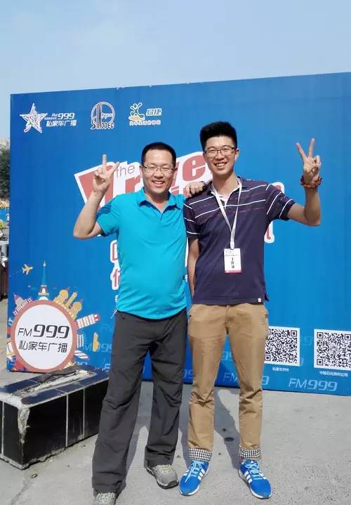 主播鄭強(qiáng)，這兩條大長腿，恩…適合去學(xué)游泳