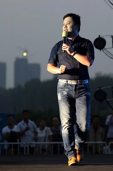 莫非此刻是在向前走還是向后移？