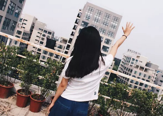 你問我要去向何方，我指向天空的方向。