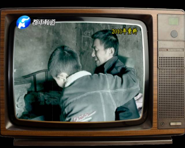 15歲少年獨(dú)自撐起一個(gè)家 為照顧奶奶險(xiǎn)輟學(xué) 15歲少年獨(dú)自撐起一個(gè)家 為照顧奶奶險(xiǎn)輟學(xué)