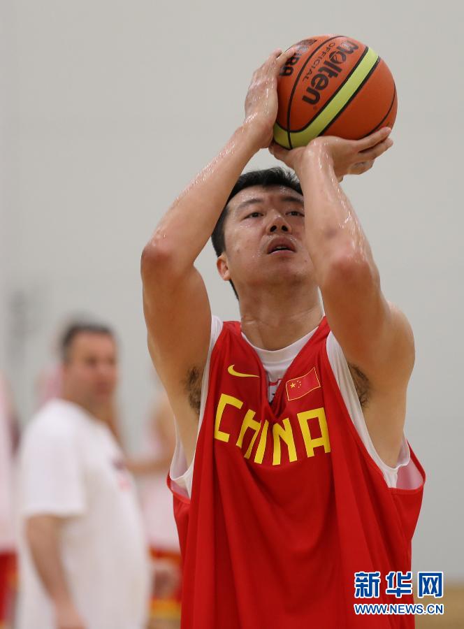 中國男籃進行首次適應(yīng)性訓練