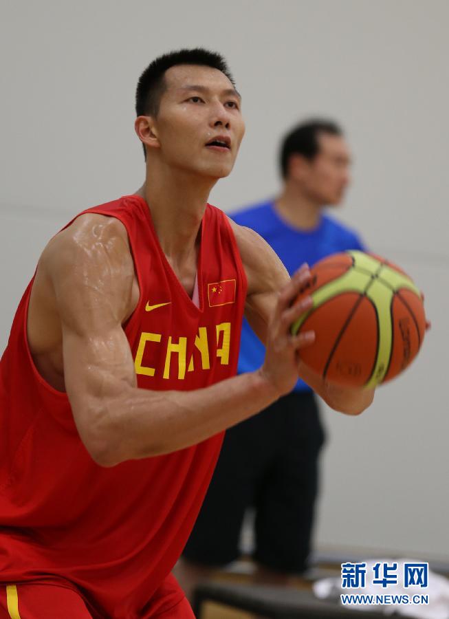 中國男籃進行首次適應(yīng)性訓練