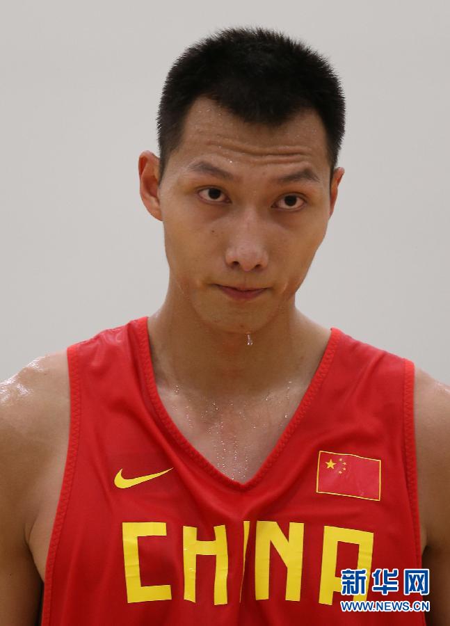 中國男籃進行首次適應(yīng)性訓練