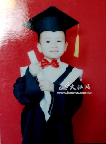 照片上的音容笑貌還在，可人卻走了