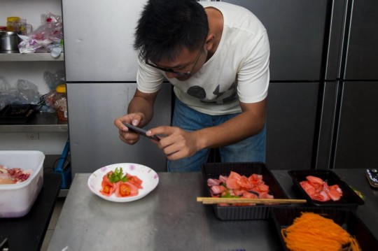 大學(xué)生創(chuàng)業(yè)青年菜君賣菜變成一種享受 大學(xué)生創(chuàng)業(yè)青年菜君賣菜變成一種享受