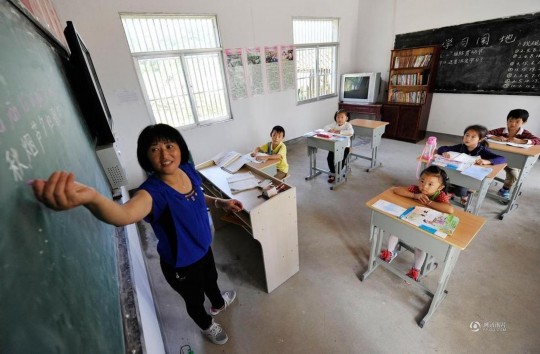大別山女老師一人堅(jiān)守鄉(xiāng)村小學(xué)28年 大別山女老師一人堅(jiān)守鄉(xiāng)村小學(xué)28年