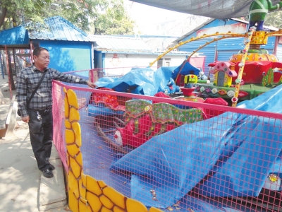 小涵的家人說，小涵就是在這里被卷進車輪下的