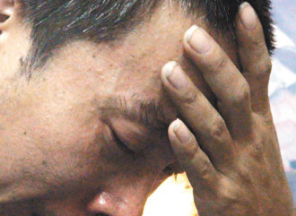 10歲方姓男童遭割喉殺害，父親淚流不止說，小兒子走了，他不知道該如何活下去。 臺灣《聯(lián)合報》