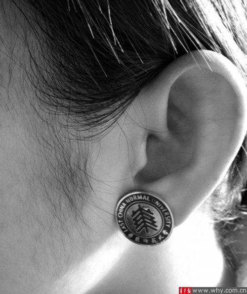 　網(wǎng)友紛曬特別的耳釘。網(wǎng)友供圖