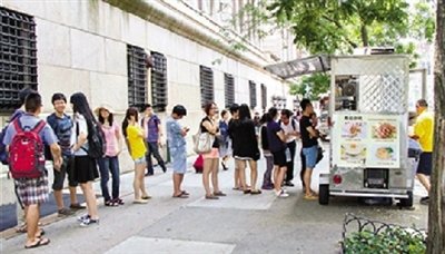 洛陽(yáng)大叔美國(guó)名校前賣(mài)肉夾饃 打造中國(guó)肯德基