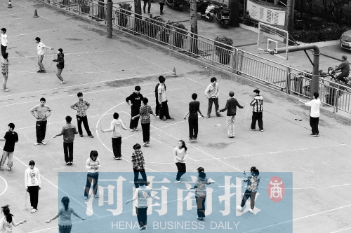 有學(xué)校擔(dān)心，個人進校園鍛煉，安全隱患大