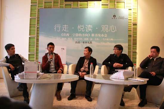 活動現(xiàn)場（左起）一毛不拔大師、陳坤、費勇、南派三叔、慕容雪村