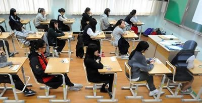 　藝術生不僅需要專業(yè)課優(yōu)秀，文化課成績也必須達標