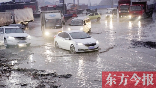 鄭州南四環(huán)柴郭轉(zhuǎn)盤南500米處的“泥坑”，