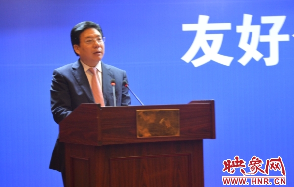 市委副書記、市長(zhǎng)李柳身出席簽約儀式并講話