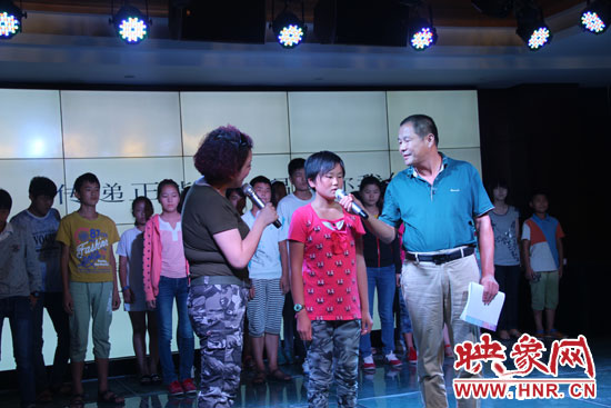 為26位貧困兒童募集94685.99元和價(jià)值近五萬(wàn)元的書籍、衣物等物資