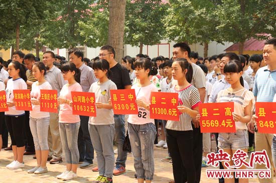 經(jīng)過一周的廣泛宣傳動員，全縣教育系統(tǒng)共捐款174113元。