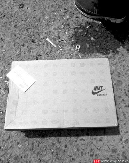 劉先生下單訂購(gòu)的運(yùn)動(dòng)鞋包裝為“耐克”，里面卻是“安踏”。 受訪(fǎng)者供圖