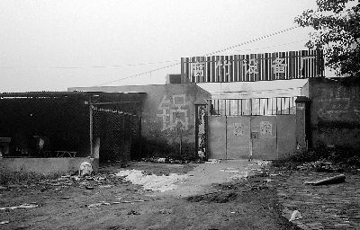 因為生意蕭條，內(nèi)黃縣一家腐竹設(shè)備廠已關(guān)門歇業(yè)(隱蔽拍攝)