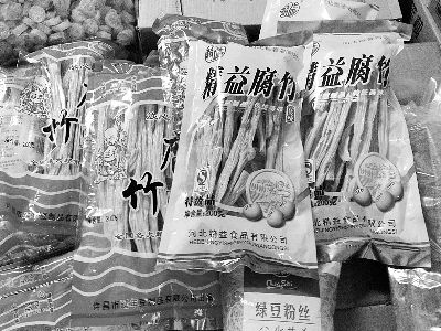 內(nèi)黃腐竹含吊白塊被曝光后，市場上內(nèi)黃產(chǎn)腐竹難覓蹤跡。攤主所售產(chǎn)品大多出自河南許昌和河北保定